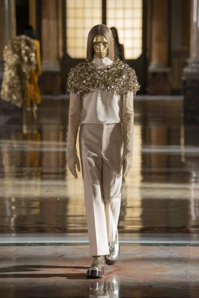 Look 70